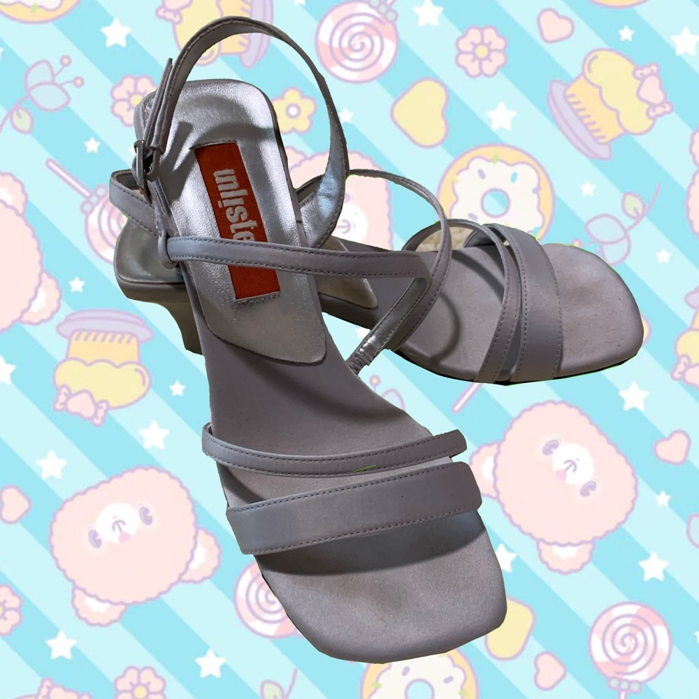 Silver Unlisted heels